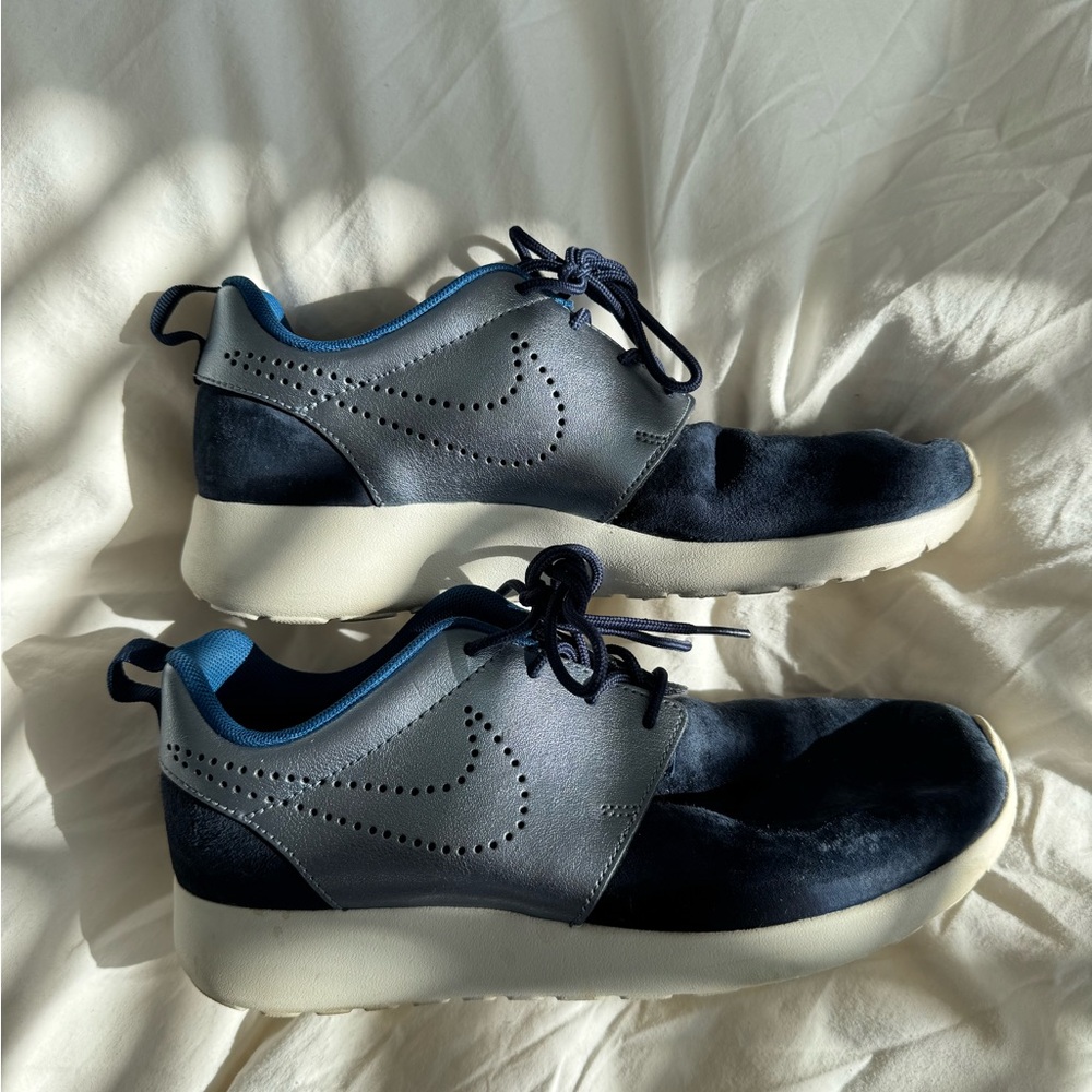 Stylish women’s metallic blue and navy Sneakers size 8